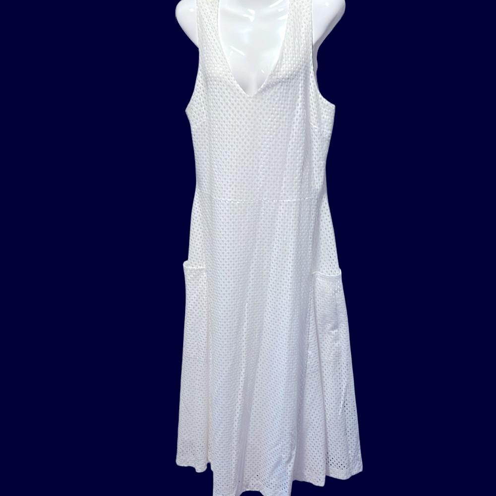 Banana Republic Eyelet Dress. Light for hot days and Crisp White.EUC Size 12